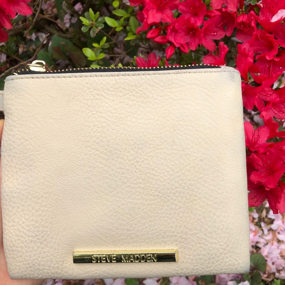 Elegant Steve Madden wallet.